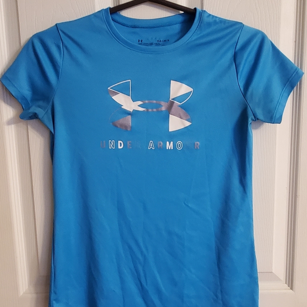 Girls Under Armour heat gear t shirt. Girls size large. Teal color.